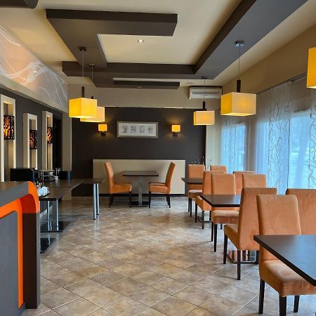 Alfa Hotel Gyor Ngoại thất bức ảnh