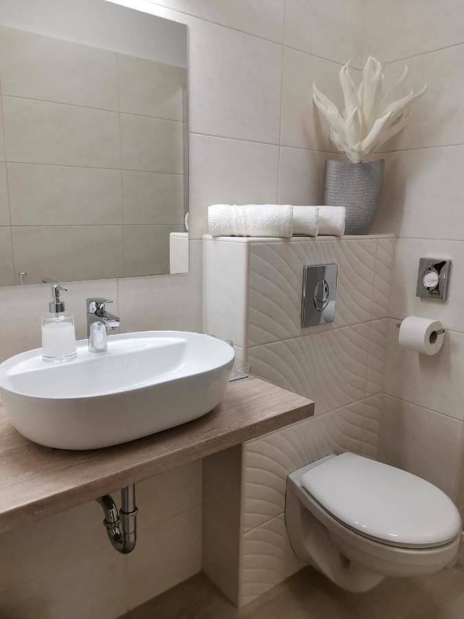 Alfa Hotel Gyor Ngoại thất bức ảnh