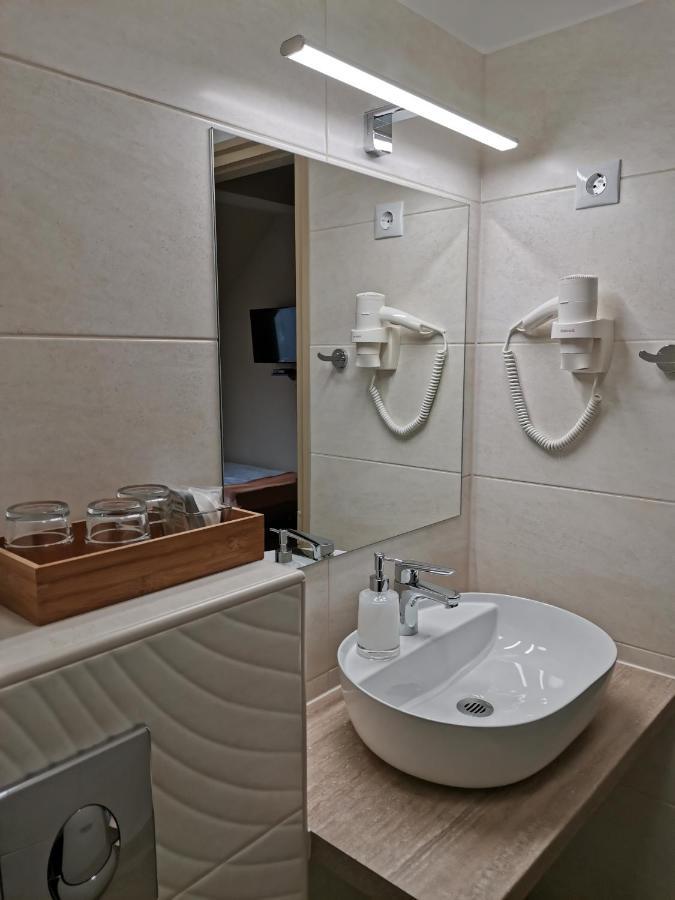 Alfa Hotel Gyor Ngoại thất bức ảnh