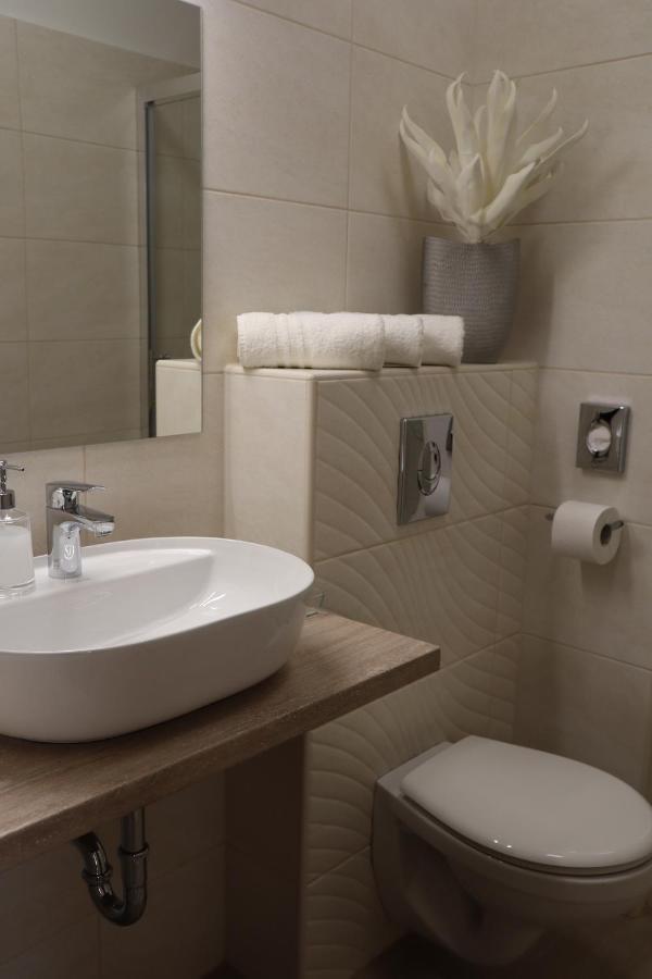 Alfa Hotel Gyor Ngoại thất bức ảnh