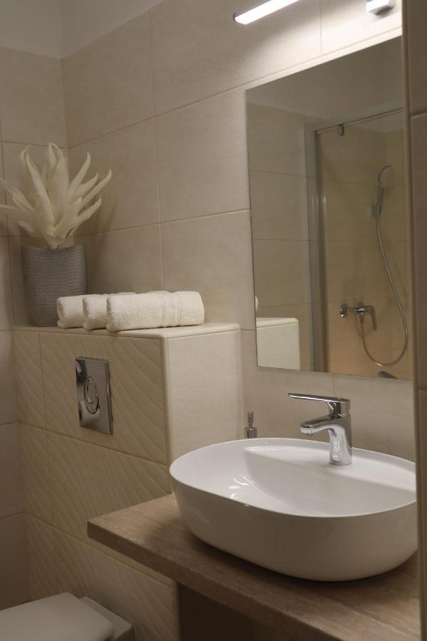 Alfa Hotel Gyor Ngoại thất bức ảnh