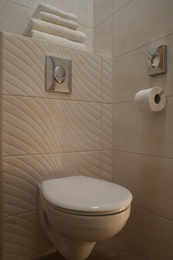Alfa Hotel Gyor Ngoại thất bức ảnh