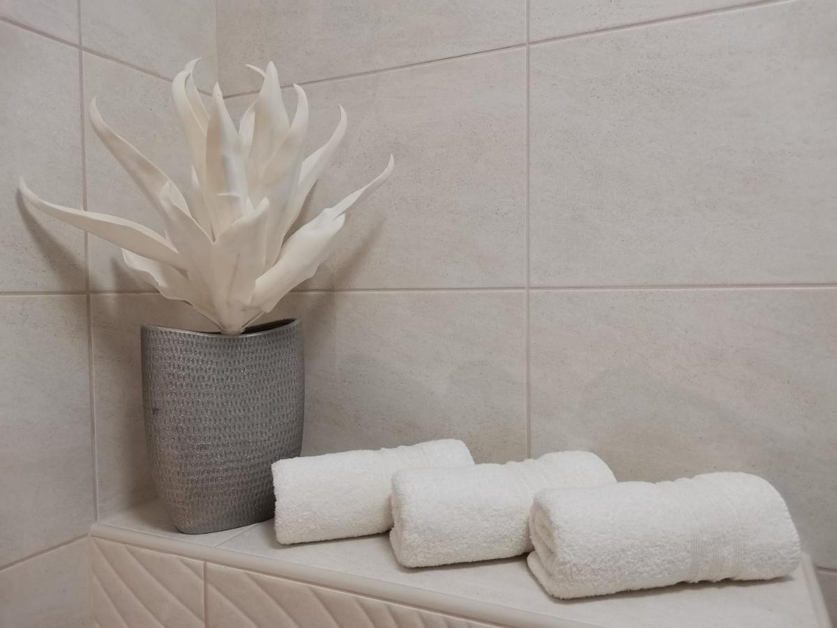 Alfa Hotel Gyor Ngoại thất bức ảnh
