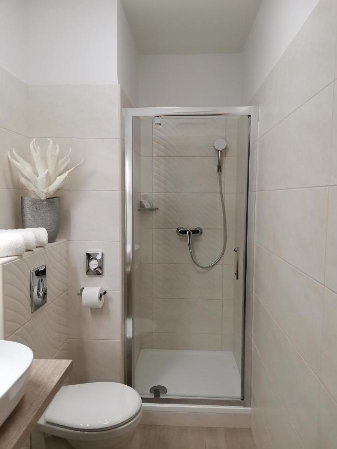 Alfa Hotel Gyor Ngoại thất bức ảnh