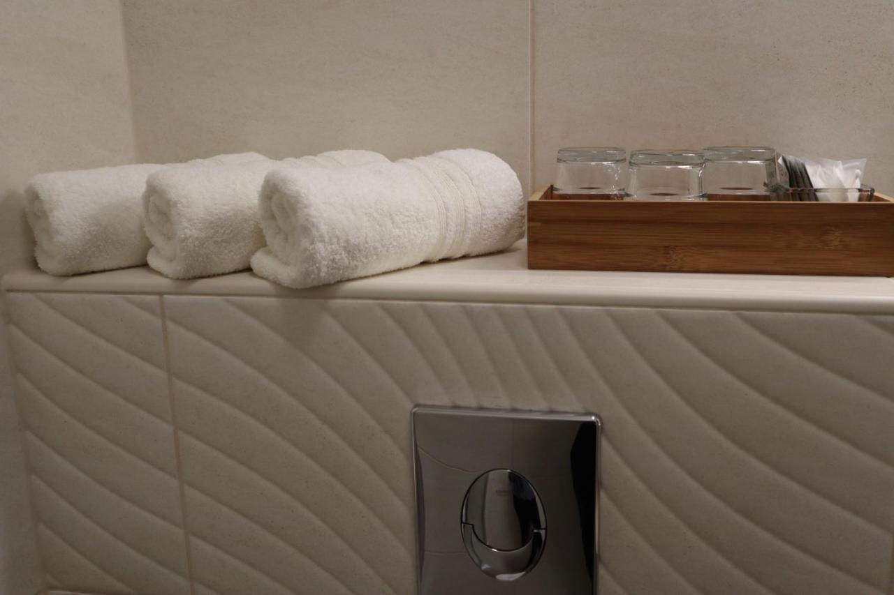 Alfa Hotel Gyor Ngoại thất bức ảnh