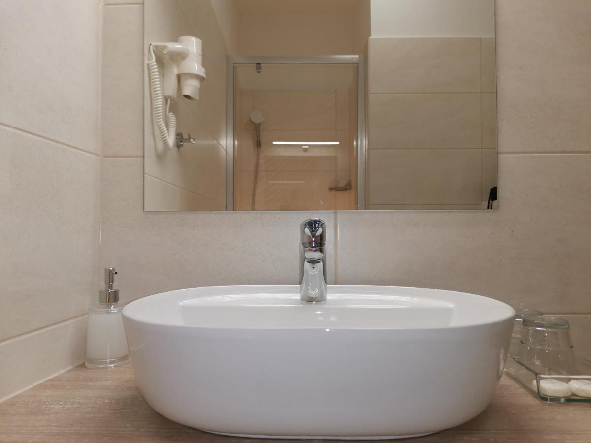Alfa Hotel Gyor Ngoại thất bức ảnh