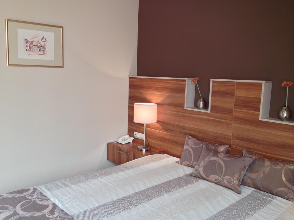 Alfa Hotel Gyor Phòng bức ảnh