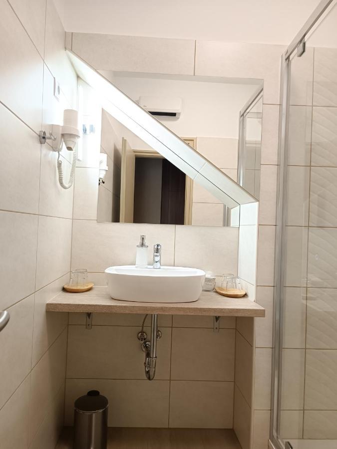 Alfa Hotel Gyor Ngoại thất bức ảnh