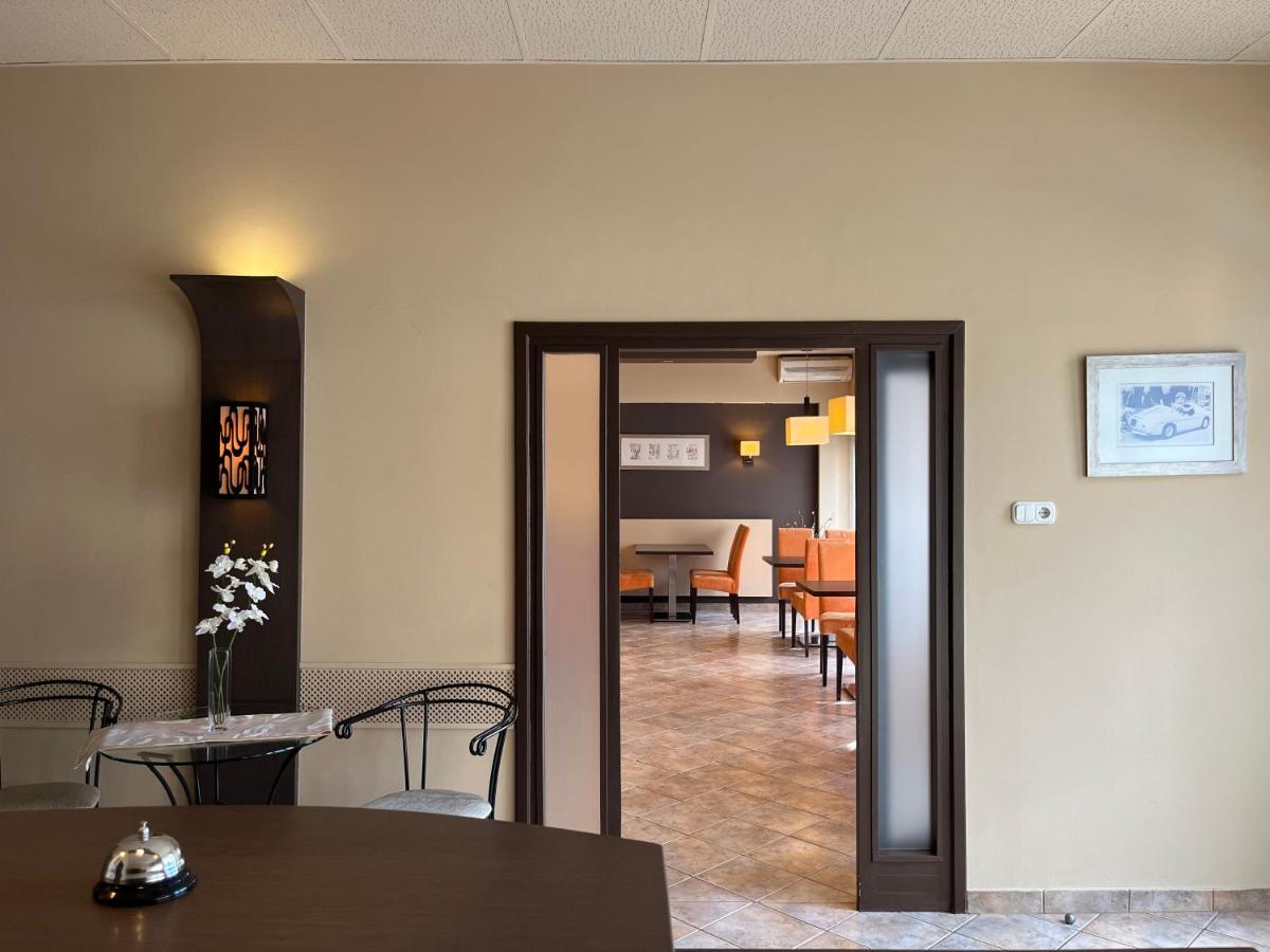 Alfa Hotel Gyor Ngoại thất bức ảnh