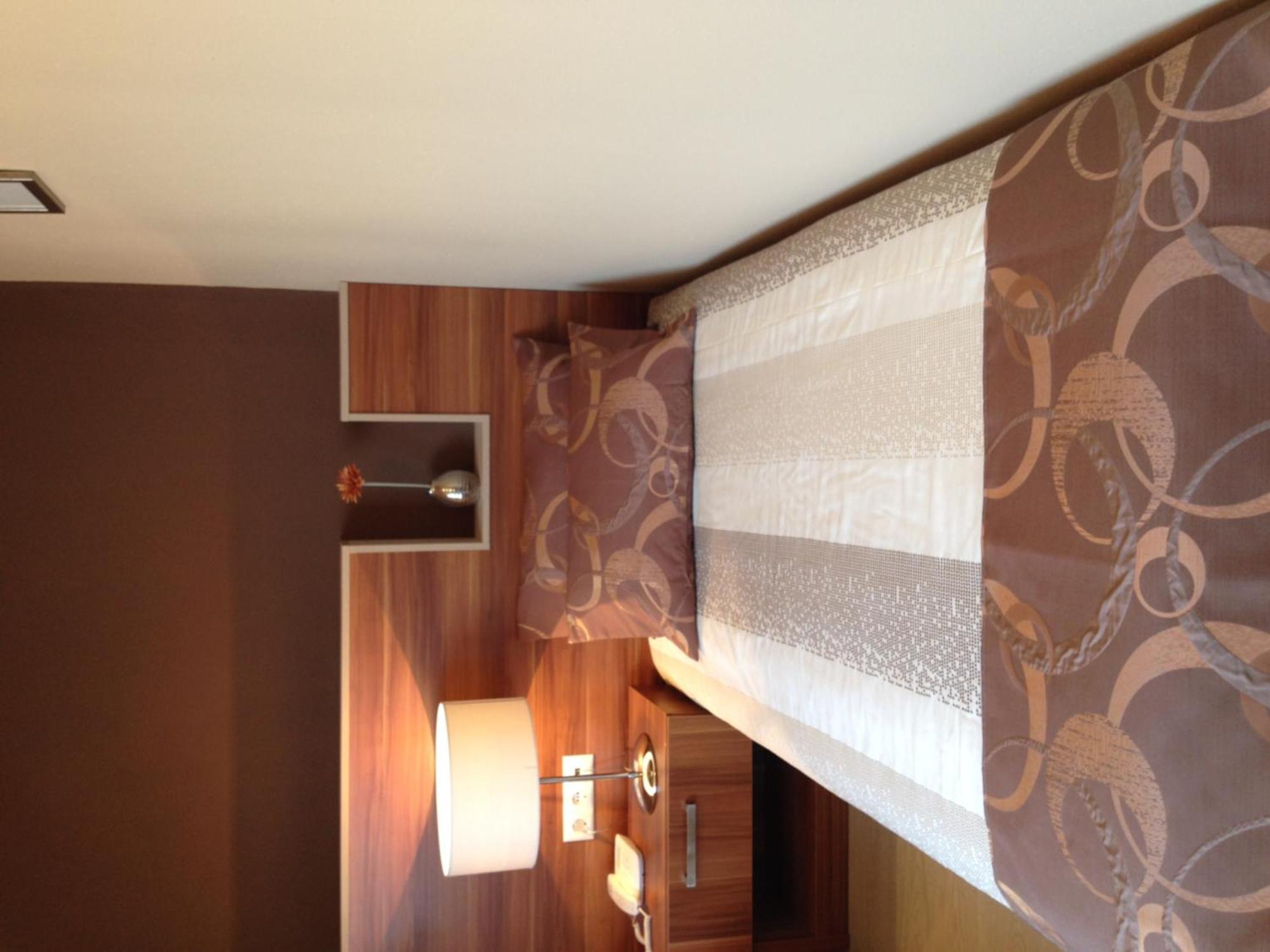 Alfa Hotel Gyor Phòng bức ảnh