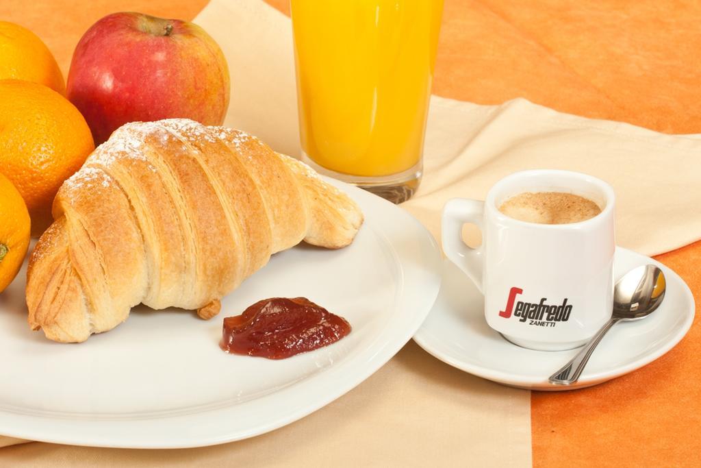 Alfa Hotel Gyor Ngoại thất bức ảnh