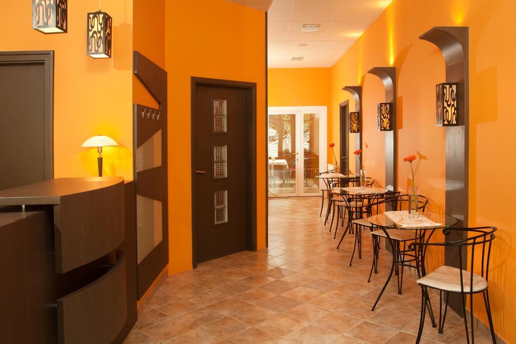 Alfa Hotel Gyor Ngoại thất bức ảnh