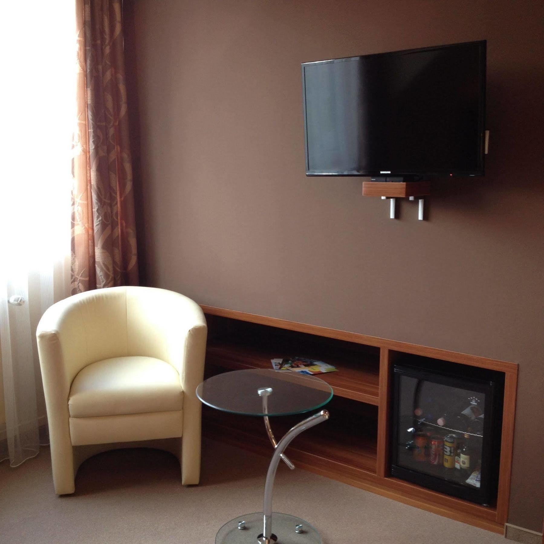 Alfa Hotel Gyor Ngoại thất bức ảnh