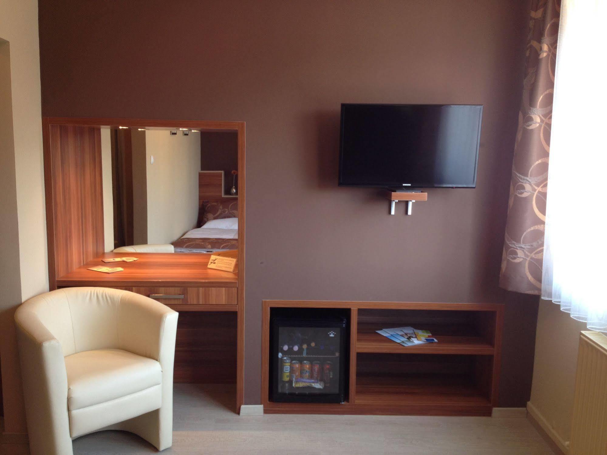 Alfa Hotel Gyor Ngoại thất bức ảnh