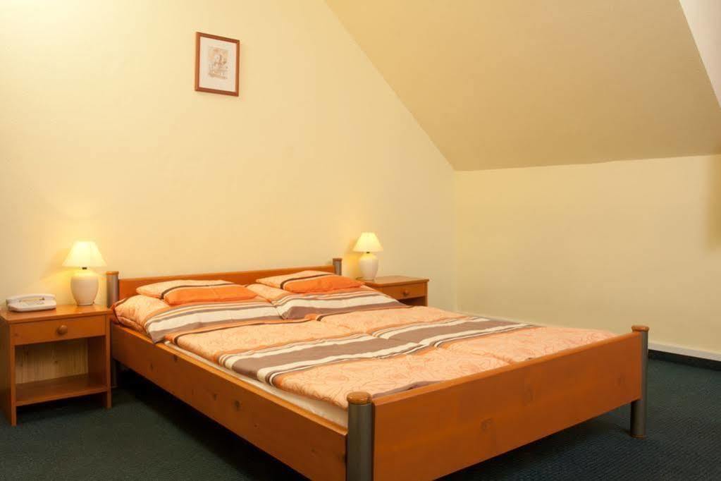 Alfa Hotel Gyor Ngoại thất bức ảnh