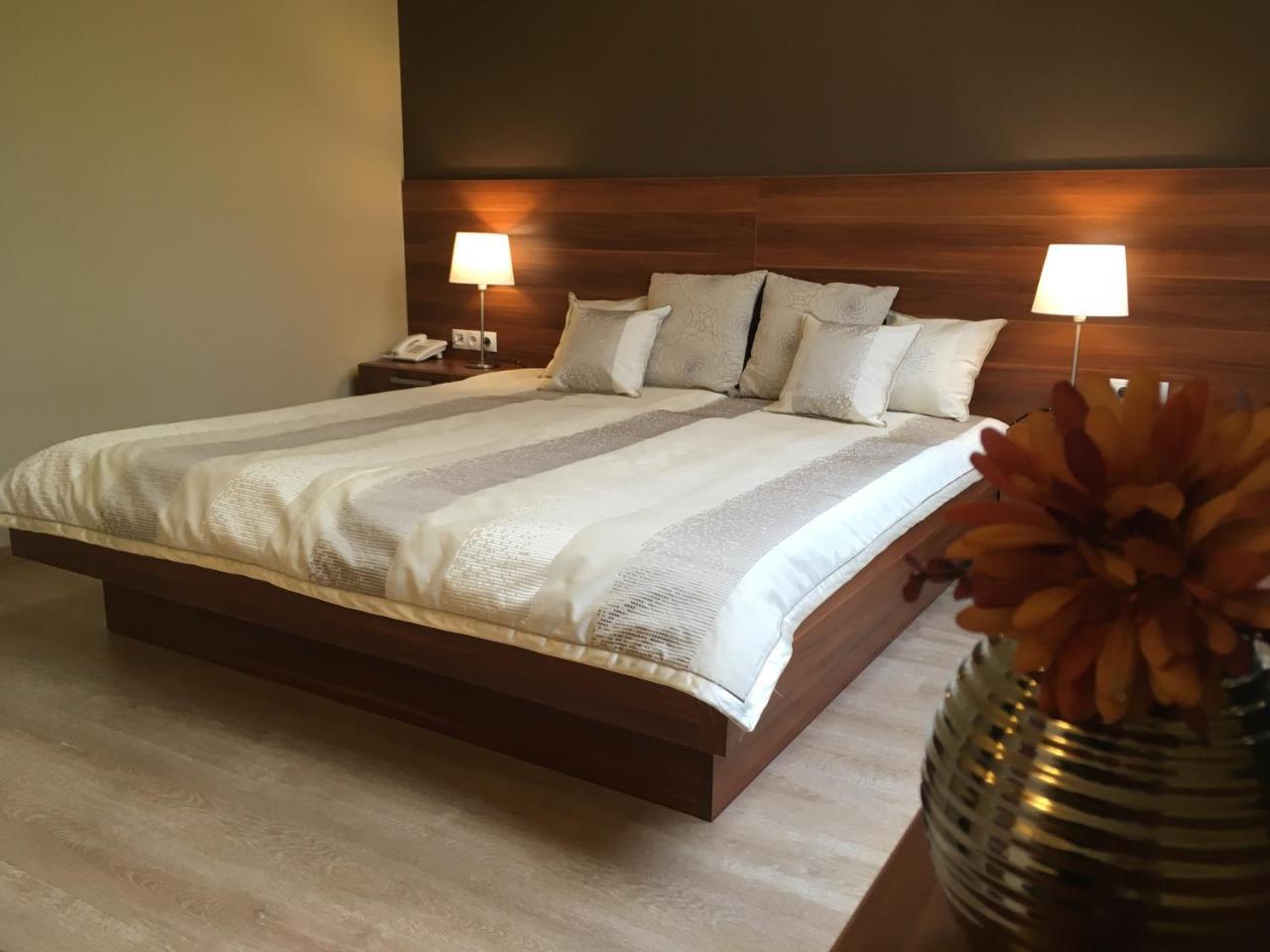 Alfa Hotel Gyor Ngoại thất bức ảnh