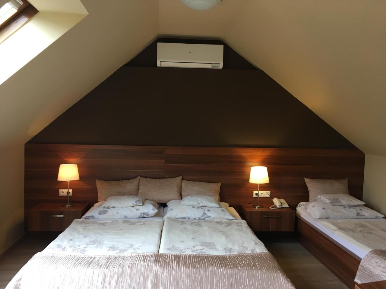 Alfa Hotel Gyor Ngoại thất bức ảnh