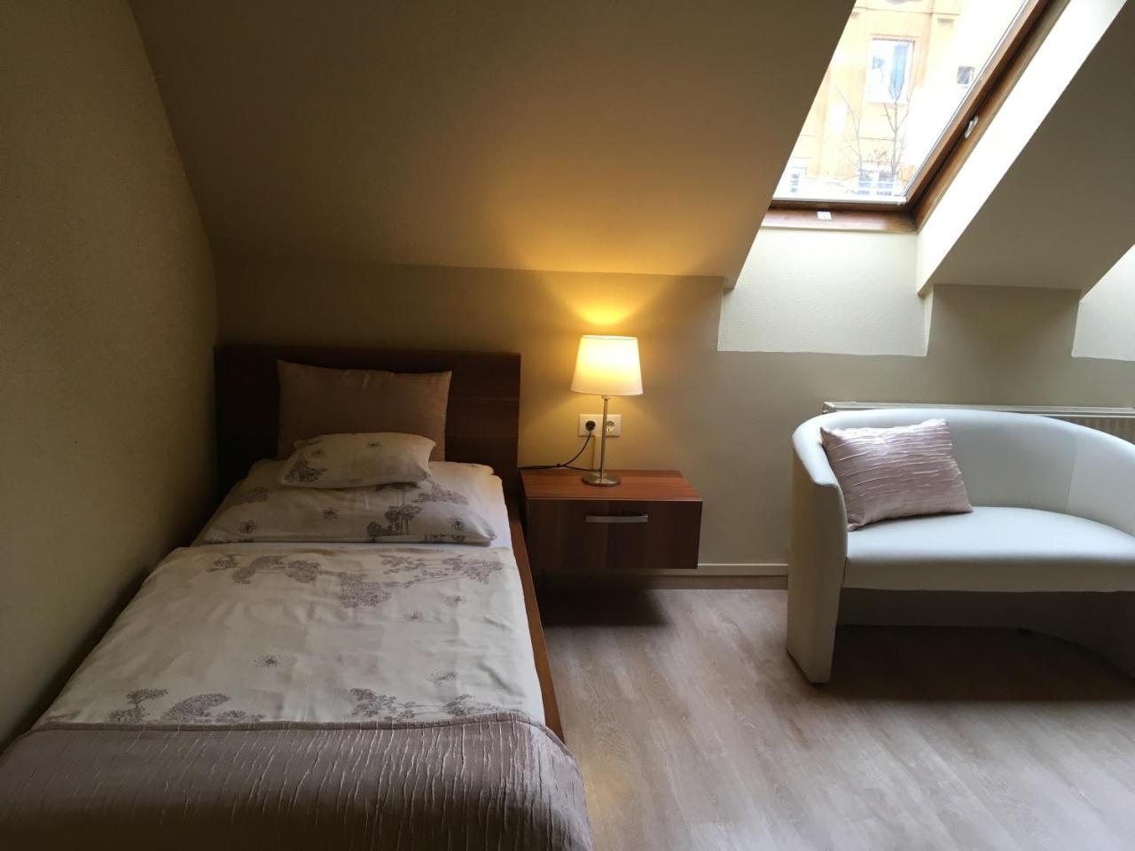Alfa Hotel Gyor Ngoại thất bức ảnh